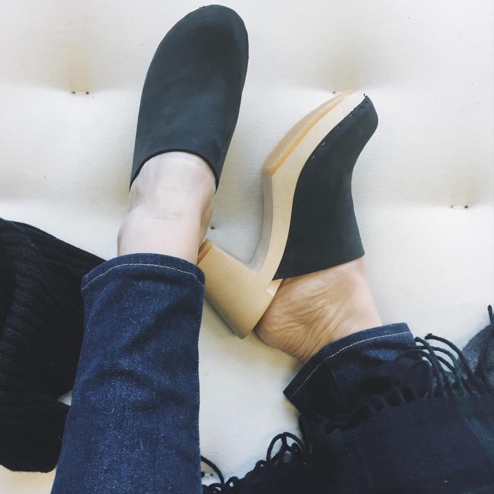 Bryr clogs in mustard yellow